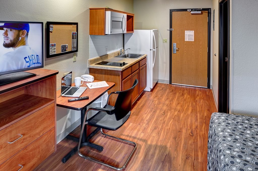 Extended Stay America Select Suites - Wichita - Airport Номер фото